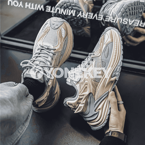 Oglanlar üçin niýetlenen sport krasowka
