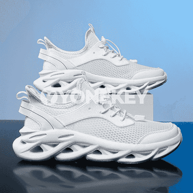 Erkekler üçin niýetlenen owadan moda sport aýakgaplary.