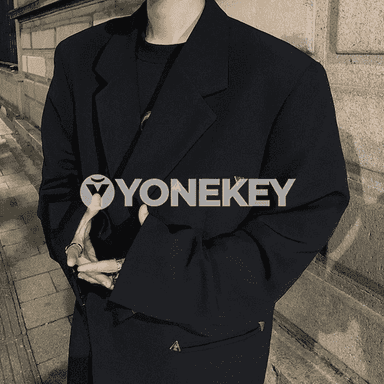 Erkekler üçin niýetlenen güýz paslynda, geýilýän kostýum.