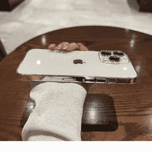 IPhone modelli telefonlar üçin niýetlenen daş.
