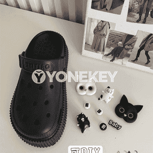 Zenanlar üçin niýetlenen arkasy açyk şypbyklar