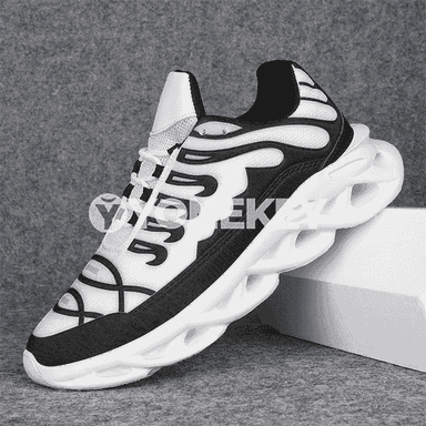 Erkekler üçin niýetlenen moda sport aýakgaplary.